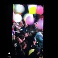 Volver al modo de edición [FANCAM ] BTS BILLBOARD PLAYING WITH BALLON DURING MILEY STAGE