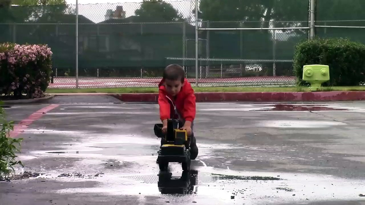 Construction Trucks for Kids - Toy UNBOXING PLAYTIME Tonka Classic Steel Crane   Backhoe-kCm5d1r