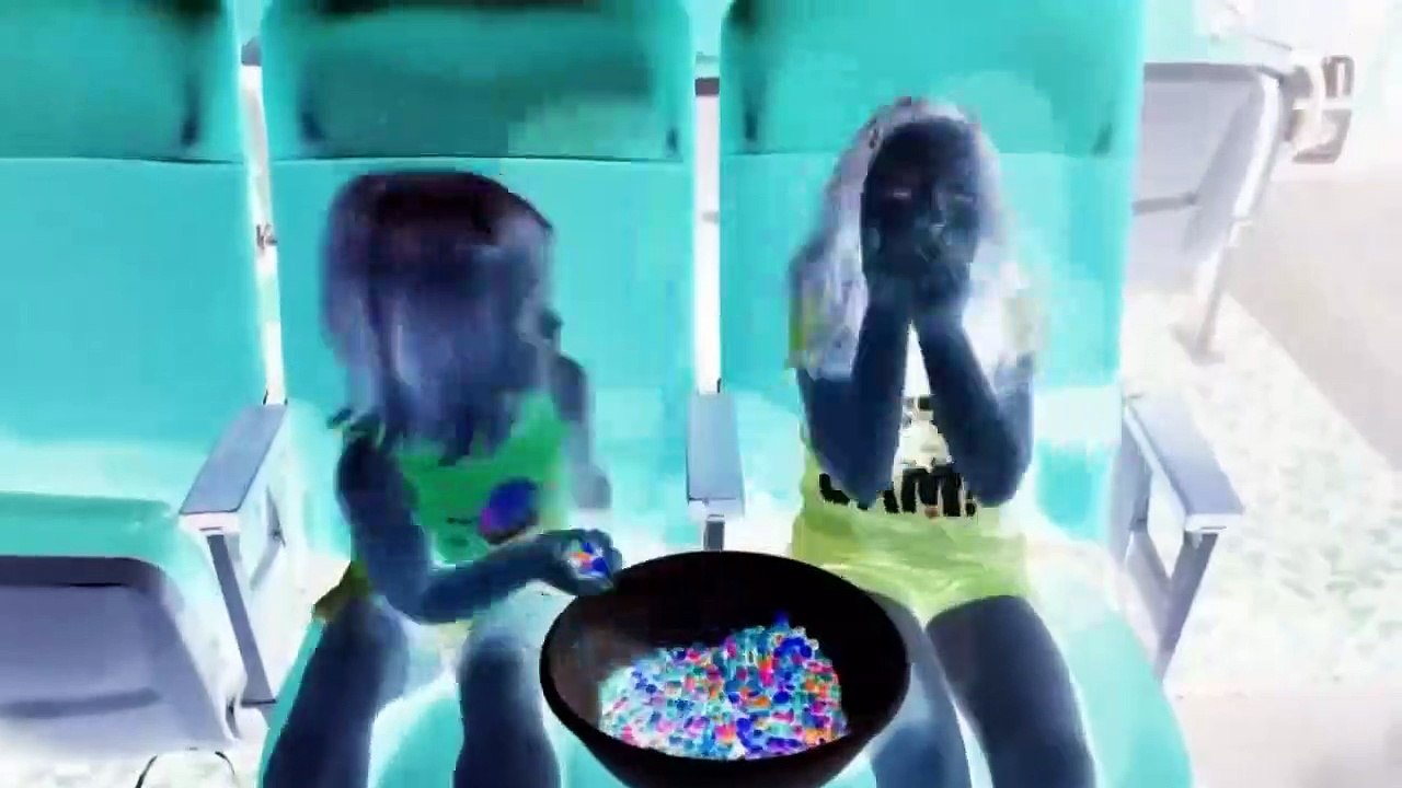 Bash Pumpkin!  Smash chocolate pumpkin!  Halloween Candy review _ Kid Candy Review _ Babyteeth4-uQrMMz