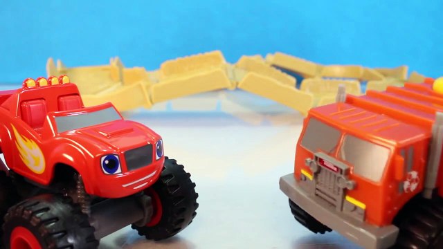 BLAZE AND THE MONSTER MACHINES Trucks Coaches Tonka Climb Overs Treader in Monster Truck Race-PMnC