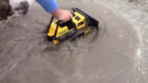 Toy Trucks for Kids - Tonka Construction Vehicles Digging in Mud - Dump Truck, Backhoe, Bulldozer-Xq