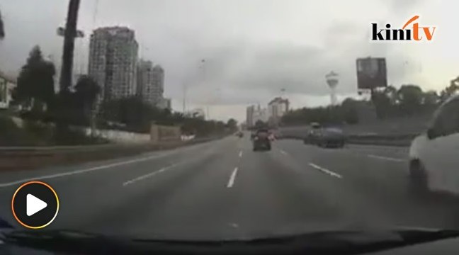 Bang, anak-anak takut. Dah lah, kata isteri pada suami