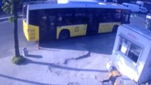 Beyoğlu'nda Kontrolden Çıkan Araç İett Otobüsüne Böyle Çarptı