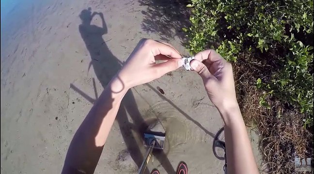 Women Metal Detecting