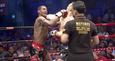 Tayland'da Muay Thai Maçında İki Dövüşçü Aynı Anda Yere Yığıldı
