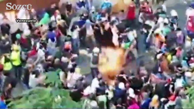 Göstericiler üzerine benzin döküp ateşe verdi