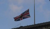 İngiltere Başkonsolosluğunda bayraklar yarıya indirildi