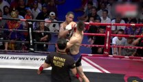 Un KO double lors d'un combat de Muay-Thaï