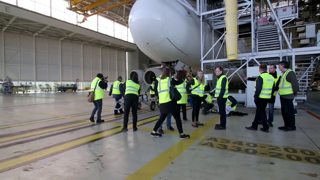 Can A PORSCHE CAYENNE Do This  - New Guinness World Record By Air France And Porsche