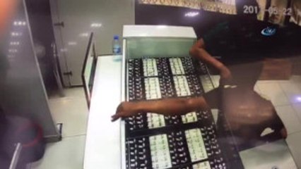 Kuyumcuda Yüzük Hırsızlığı Yapan Çocuklar Güvenlik Kamerasında