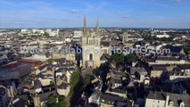 ANGERS ET SA CATHÉDRALE SAINT MAURICE VU PAR DRONE EN ÉTÉ 1