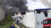 Uşak'ta Fabrika Yangını... Sabah Saatlerinde Başlayan Yangın Kontrol Altına Alınamıyor