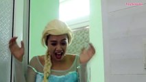 Frozen Elsa LOSES her HEAD! w_ Joker Spiderman & Spidergirl Funny Superheroes in Real Life-YXEebdgF