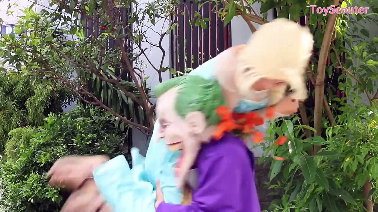 Frozen Elsa Loses Her Mouth! w_ Joker, Spiderman & Doctor Pink Spidergirl in Real Life-IhSufB6