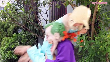 Frozen Elsa Loses Her Mouth! w_ Joker, Spiderman & Doctor Pink Spidergirl in Real Life-IhSufB6