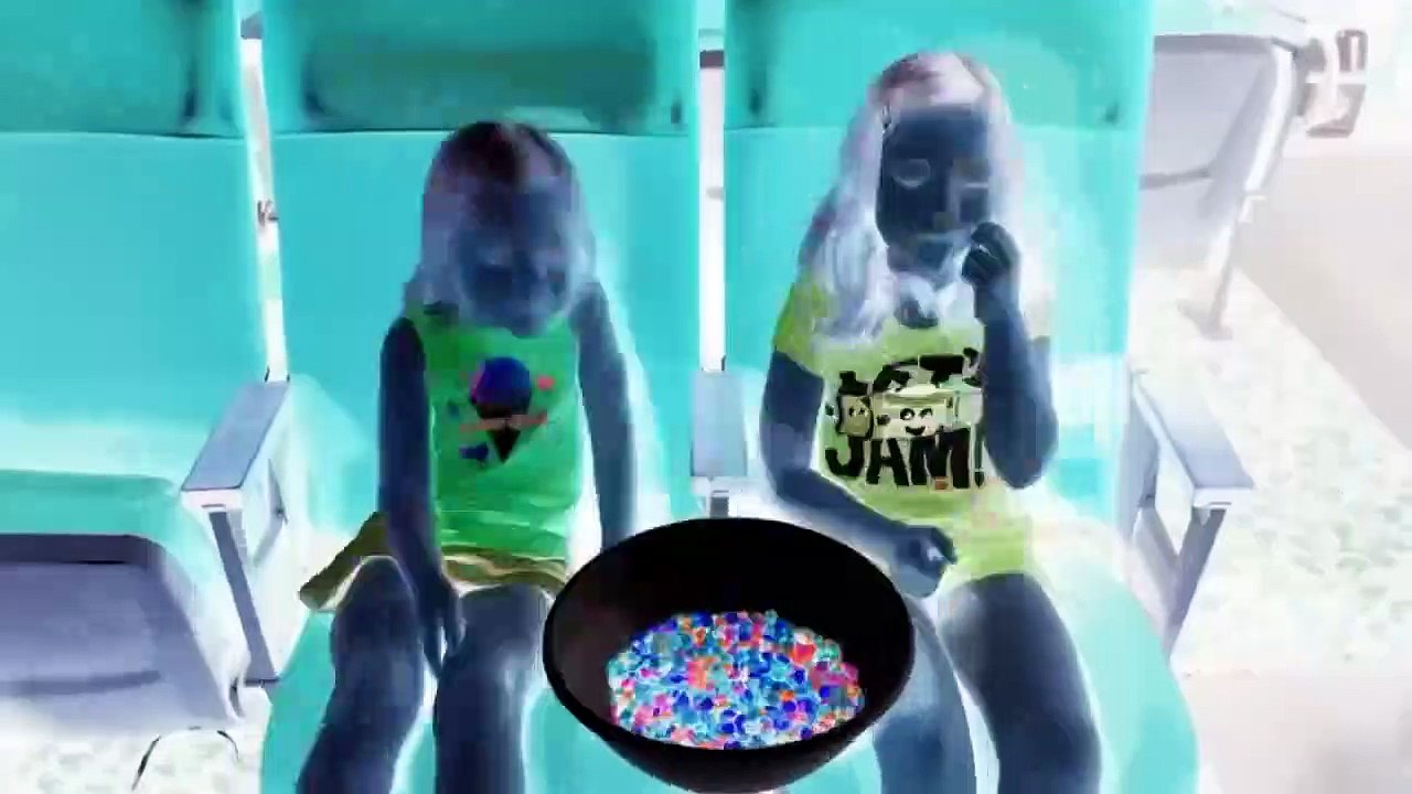 Bash Pumpkin!  Smash chocolate pumpkin!  Halloween Candy review _ Kid Candy Review _ Babyteeth4-uQrM