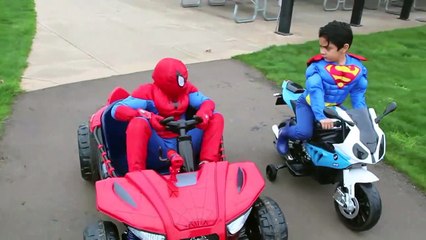 SUPERMAN vs SPIDERMAN POWER WHEELS RACE GIANT SURPRISE TOYS KIDS opening PLAYTIME AT THE PARK batman-b3