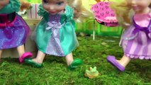 GIANT Gummy Worm !  ELSA & ANNA toddlers - Cute Squirrel and Frogs - Delicious Sweets-zcxWoTA