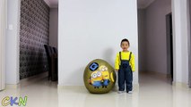 Super Giant Minions Surprise toys egg Opening Minion Bob Stuart Phil Ckn Toys-O8Hp