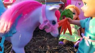 Horse Feeding & Washing ! Elsa & Anna toddlers- Muddy horse - Farm Play - Stable - Barn - Eat-3-Fg