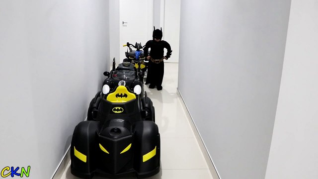 Batman Gets Attacked By A Giant GUMMY Snake Joker Christmas Gift to Batman Ckn Toys-zVzUm1d