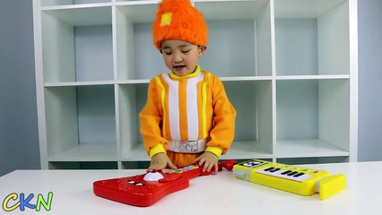 Yo Gabba Gabba Dj Lance Playing With Muno Guitar and Plex Piano Ckn Toys-dL973R1