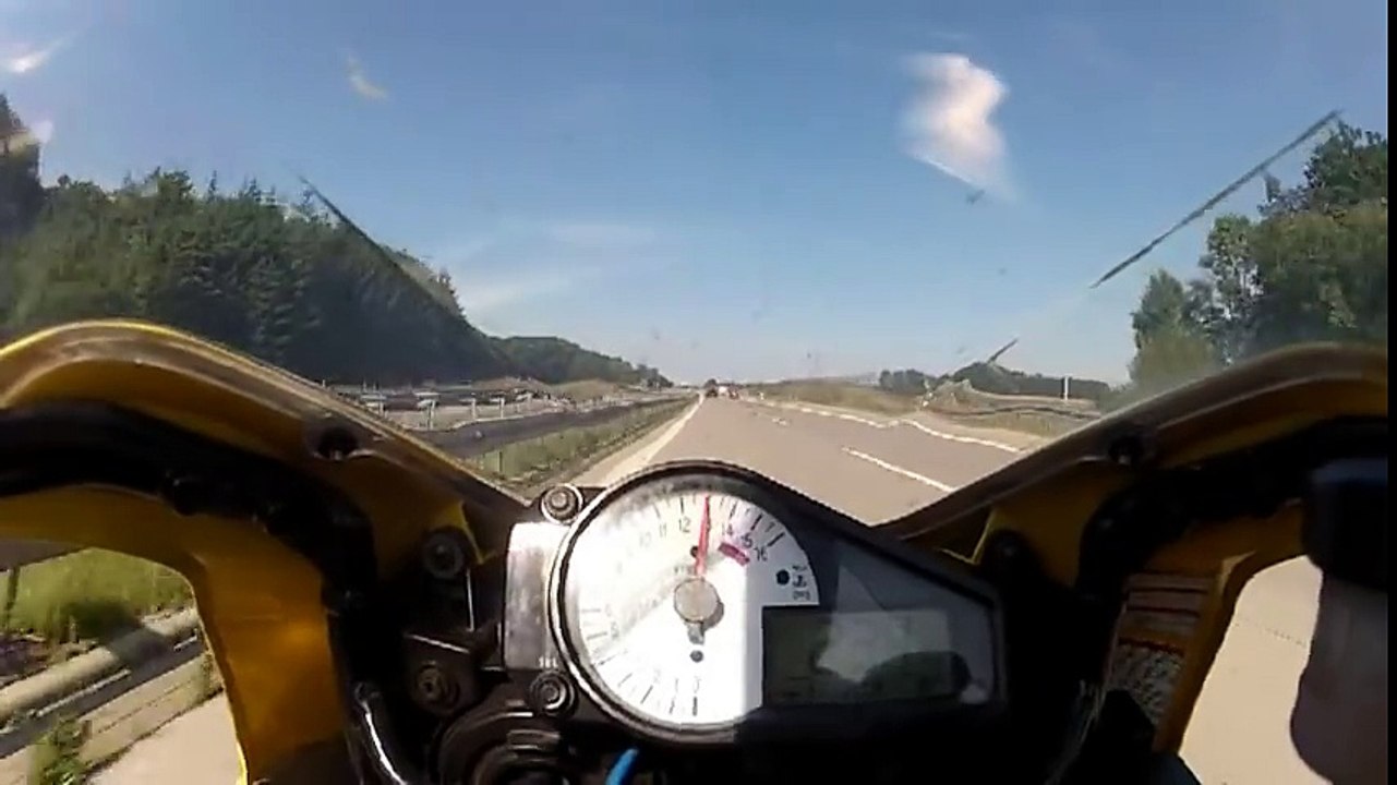 Un freinage d'urgence en moto à lancée 250 km/h !