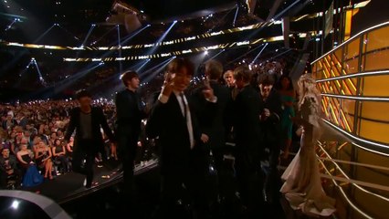 [Vietsub] 170522 BTS accepts Top Social Artist @ BBMA [BTS Team]