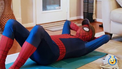 SPIDERMAN vs BATMAN Real Life Superhero Fight to Save Cat, Marvel Superhero Kids Video-ifdun6H