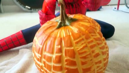 Superhero Superstars Halloween Pumpkin Attack! - Spiderman vs Venom, Joker, Two Face, Frozen Elsa-ss