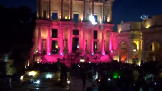 Efes Antik Kenti'nde Göklerde Konuşulan Aşk