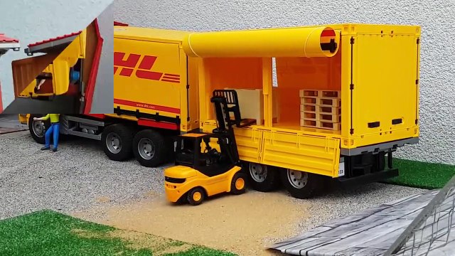 BRUDER toys DHL truck and forklift work-oYCb5ux0
