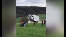 Un camion fonce dans une barrière anti-terroriste pour voir si elle résiste au choc (vidéo)