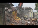 San Pellegrino di Norcia (PG) - Terremoto, demolizione asilo nido (23.05.17)