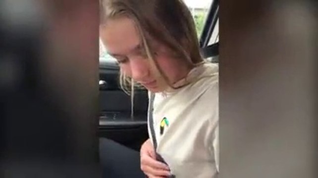 Quand ta fille s'est endormie dans la voiture et que personne n'arrive à la réveiller... Sommeil profond!