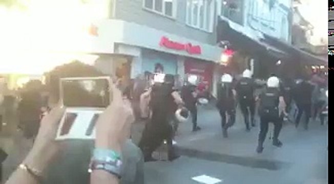Kadıköy'deki açlık grevine destek eylemine polis müdahalesi