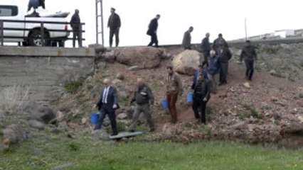 40 Bin Yavru Alabalık Dualarla Dereye Bırakıldı