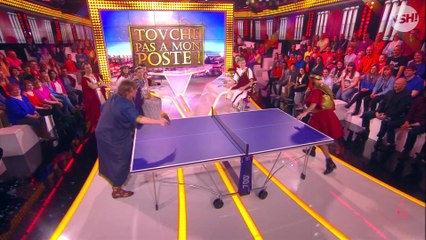 TPMP : Cyril Hanouna habillé en Jules César, défie Pascal Demolon au ping-pong