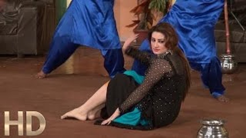 KISMAT BAIG - NEW STAGE MUJRA - PAKISTANI MUJRA DANCE 2017
