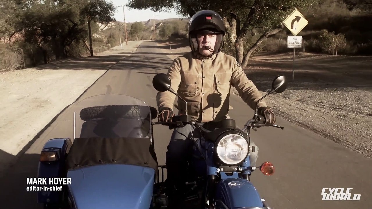 Moto Ural 650 con sidecar.