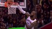 LeBron James rate un dunk tout seul en contre-attaque