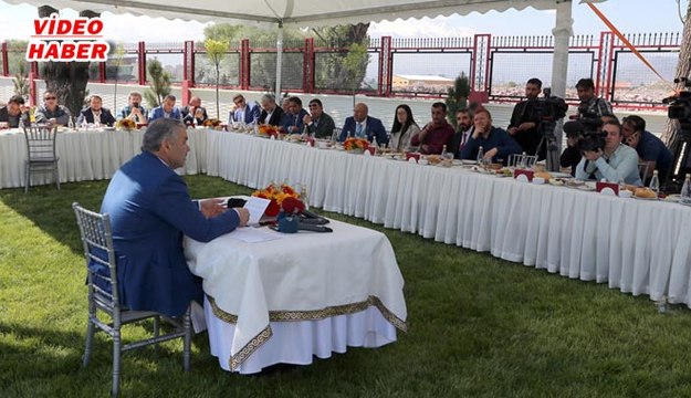 (25 MAYIS 2017) “EN KALİTELİ EKMEĞİ BİZ ÜRETECEĞİZ” . BAŞKAN ÇELİK, KENT EKMEK’İN AÇILIŞI ÖNCESİ BASIN MENSUPLARINA AÇIKLAMALARDA BULUNDU