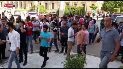 طلاب " حقوق القاهرة" ينظمون وقفة احتجاجية لصعوبة الامتحانات