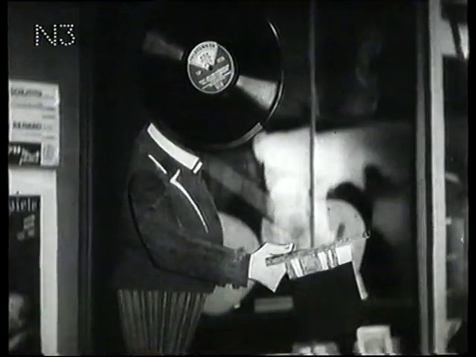 Karl Valentin  “Im Schallplattenladen' (1934)