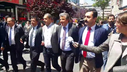 CHP'liler AKP'nin toplanma yasağına karşı yürüyor