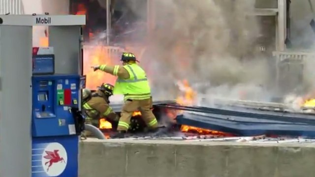 Une façade tombe sur un pompier durant un incendie