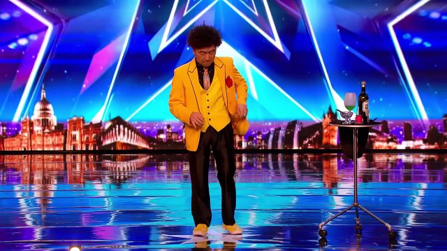Britain’s Got Talent un magicien avale des lames de rasoir