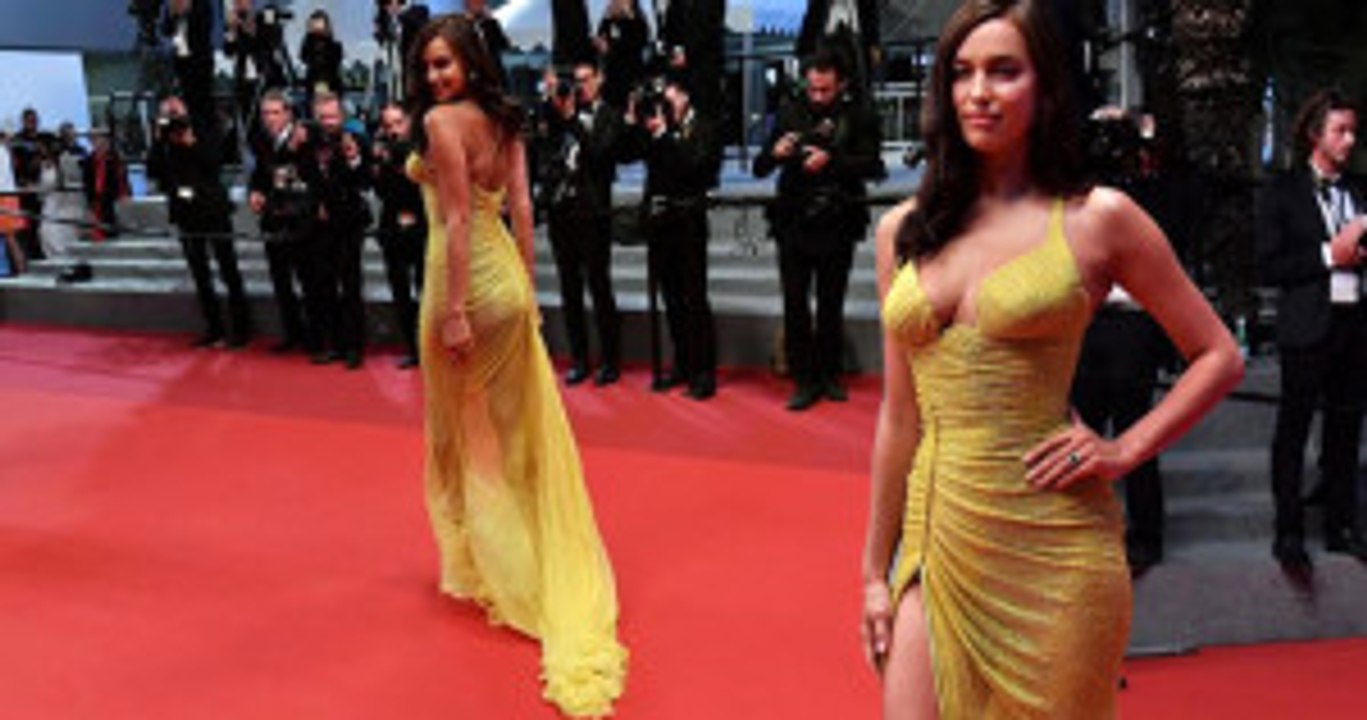 Irina Shayk Doğumdan 2 Ay Sonra Derin Göğüs ve Yırtmaç Dekoltesi ile Gözleri Şaşı Etti