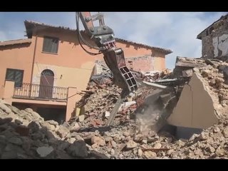 Скачать видео: San Pellegrino di Norcia (PG) - Terremoto, rimozione macerie e recupero beni (24.05.17)