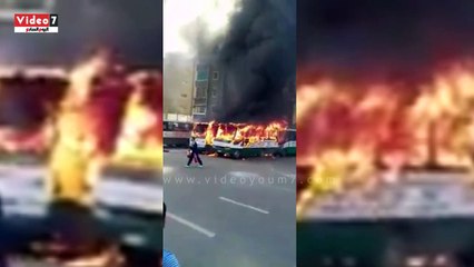 بالفيديو.. السيطرة على حريق أتوبيسين متهالكين فى السيدة زينب